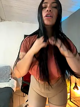 Snapshot of emmily_d chatting on November 3, 7:04 pm emmily d online show from November 3, 7:04 pm