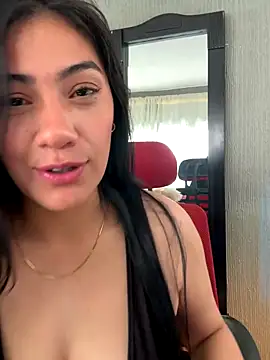 Snapshot of emmily_d chatting on November 10, 6:51 pm emmily d online show from November 10, 6:51 pm