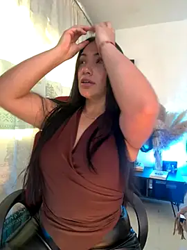 Snapshot of emmily_d chatting on November 14, 6:50 pm emmily d online show from November 14, 6:50 pm