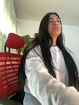 Snapshot of emmily_d chatting on November 18, 6:23 pm emmily d online show from November 18, 6:23 pm