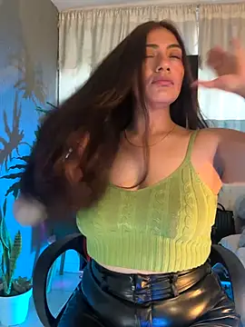 Snapshot of emmily_d chatting on November 29, 10:13 pm emmily d online show from November 29, 10:13 pm