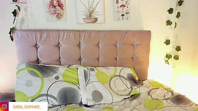 Snapshot of sara_sophieee chatting on February 8, 2:58 am sara sophieee online show from February 8, 2:58 am