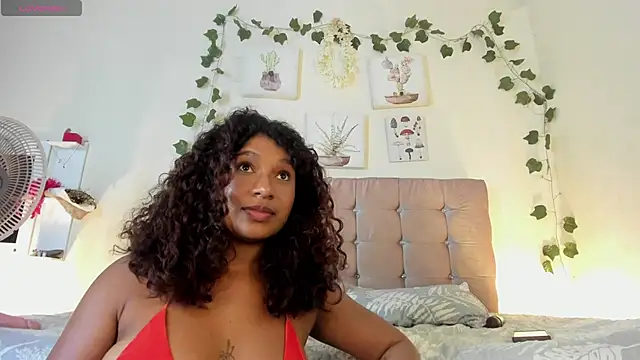 Snapshot of sara_sophieee chatting on February 26, 2:48 am sara sophieee online show from February 26, 2:48 am