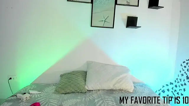 Snapshot of sara_sophieee chatting on September 27, 12:04 am sara sophieee online show from September 27, 12:04 am