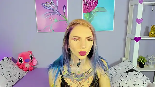 Snapshot of AnneTenet chatting on December 5, 4:09 am AnneTenet online show from December 5, 4:09 am