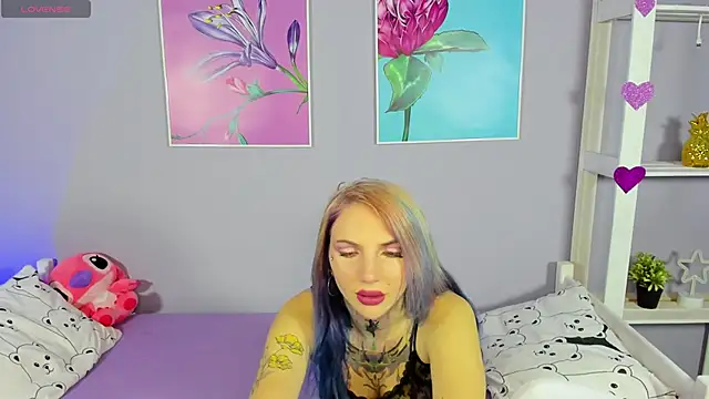 Snapshot of AnneTenet chatting on December 5, 7:38 am AnneTenet online show from December 5, 7:38 am