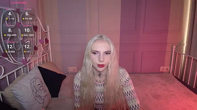 Snapshot of AnneTenet chatting on February 13, 10:23 am AnneTenet online show from February 13, 10:23 am