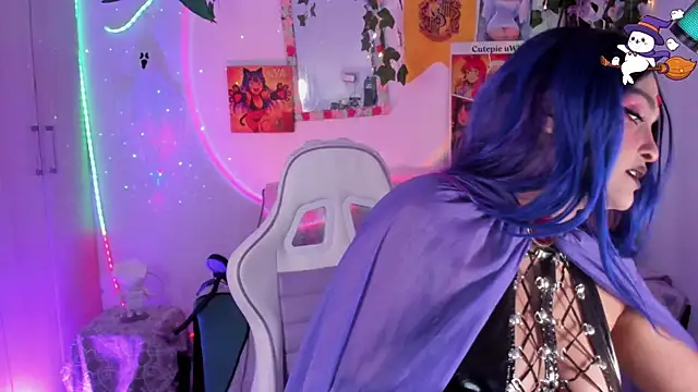 Snapshot of cutepie_uwu_ chatting on November 30, 12:14 am cutepie uwu online show from November 30, 12:14 am