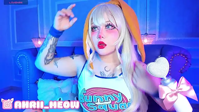 AHRI LEE online show from January 19, 1:43 am