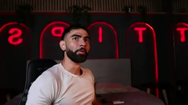 Snapshot of Austin_bolt chatting on November 26, 2:45 am Austin bolt online show from November 26, 2:45 am