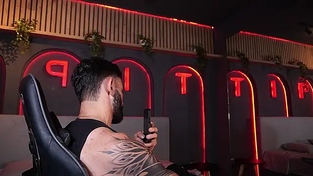 Austin bolt online show from April 19, 2:33 am