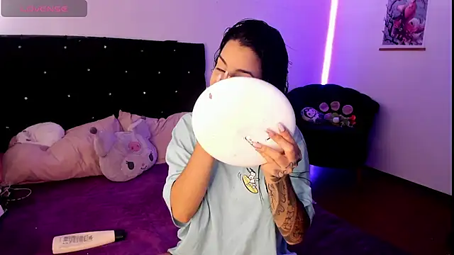 Alice woodville online show from December 11, 8:07 pm