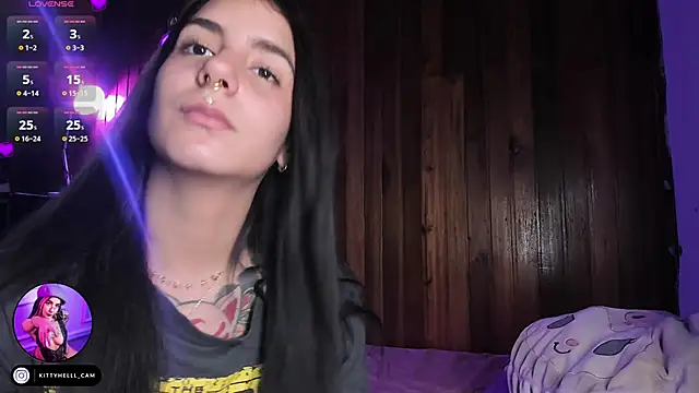 Snapshot of Alice_woodville chatting on December 17, 2:28 am Alice woodville online show from December 17, 2:28 am