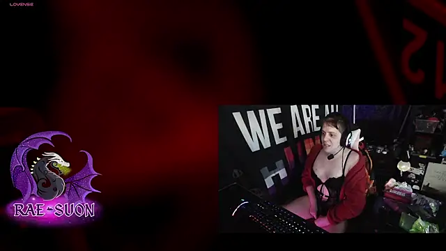 Snapshot of Rae-Suon chatting on November 6, 3:18 am Rae-Suon online show from November 6, 3:18 am