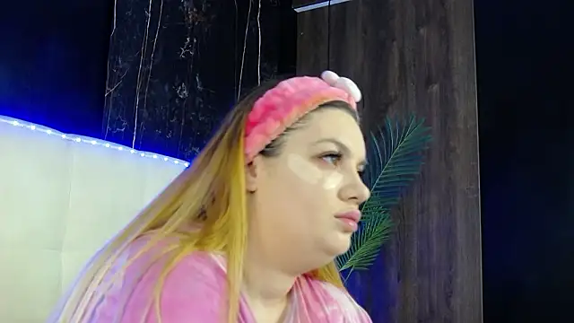 MelanieBrownn online show from February 14, 6:10 am