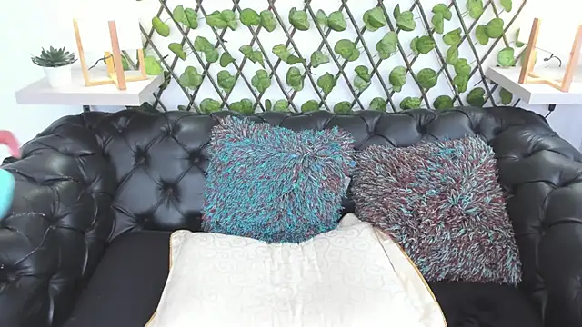 MARGOT WHISPER online show from February 3, 6:07 pm