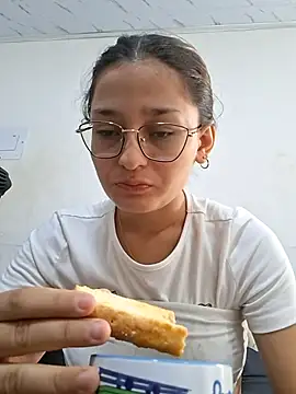 Ary-18 online show from April 20, 2:09 pm