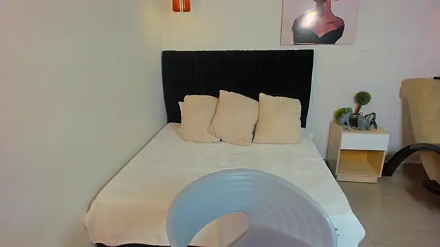 Scarlett  bell online show from October 10, 1:32 pm