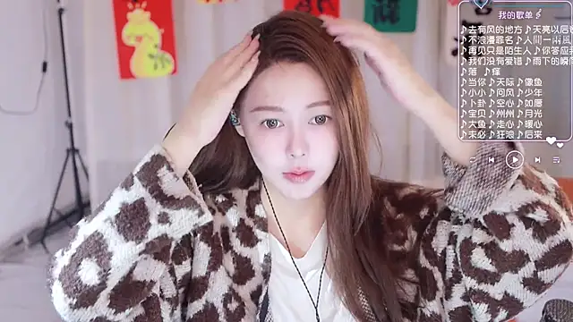 Snapshot of Roseonly_ chatting on March 4, 4:27 am Roseonly online show from March 4, 4:27 am