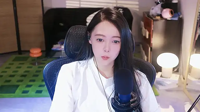 Snapshot of Roseonly_ chatting on October 22, 5:41 am Roseonly online show from October 22, 5:41 am