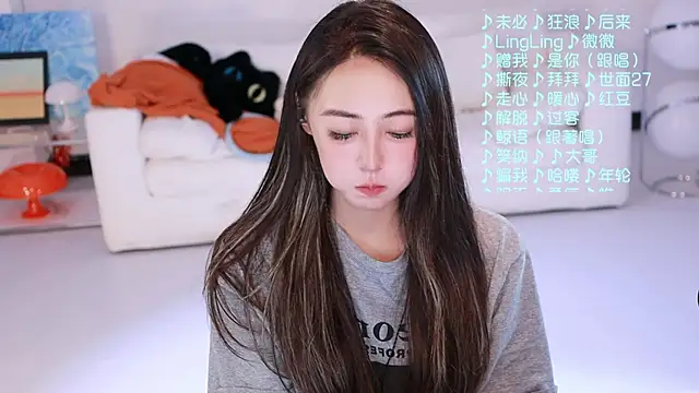 Roseonly  online show from April 17, 1:25 pm