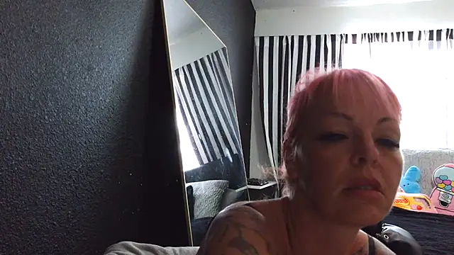 Snapshot of rileyraerhoads chatting on September 27, 9:20 pm rileyraerhoads online show from September 27, 9:20 pm