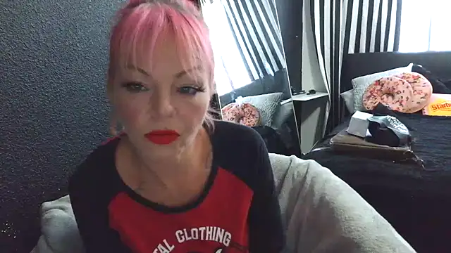 Snapshot of rileyraerhoads chatting on September 29, 10:25 pm rileyraerhoads online show from September 29, 10:25 pm