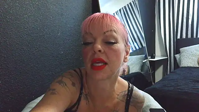 Snapshot of rileyraerhoads chatting on September 30, 5:07 pm rileyraerhoads online show from September 30, 5:07 pm