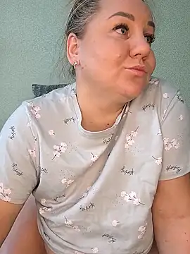 Snapshot of Anna_Curvy chatting on October 21, 8:15 am Anna Curvy online show from October 21, 8:15 am