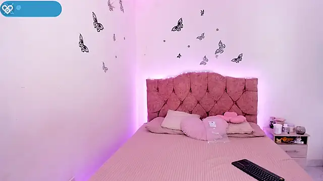 Snapshot of jade_dakota__ chatting on October 29, 1:41 am jade dakota online show from October 29, 1:41 am