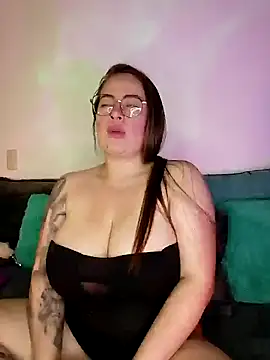 Snapshot of soofy__ chatting on January 22, 2:48 am soofy online show from January 22, 2:48 am