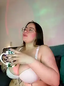 Snapshot of soofy__ chatting on March 19, 4:14 am soofy online show from March 19, 4:14 am