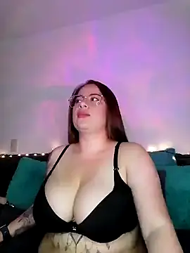 Snapshot of soofy__ chatting on November 17, 5:24 am soofy online show from November 17, 5:24 am