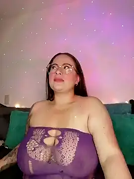 Snapshot of soofy__ chatting on December 3, 3:47 am soofy online show from December 3, 3:47 am