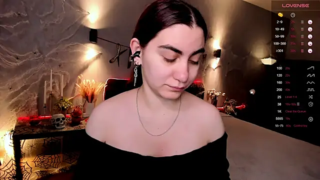 hannacheekss  online show from October 21, 1:50 am