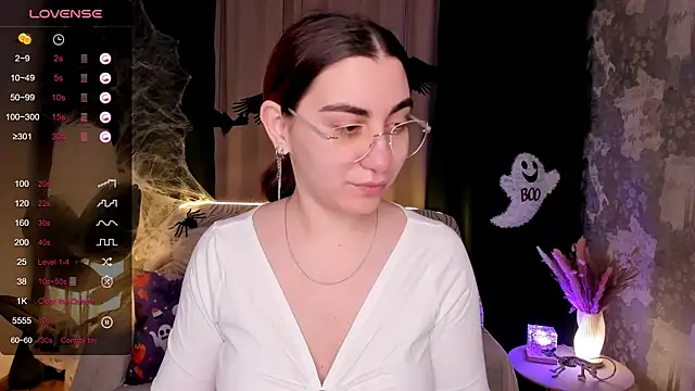 hannacheekss  online show from November 3, 2:02 am