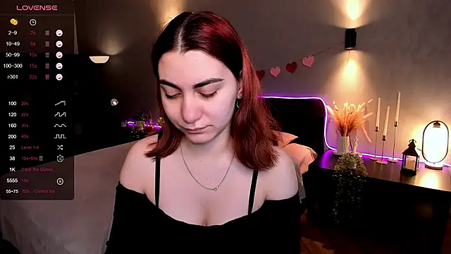 hannacheekss  online show from January 13, 2:06 am