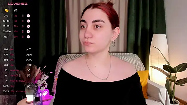 hannacheekss  online show from April 21, 2:04 am