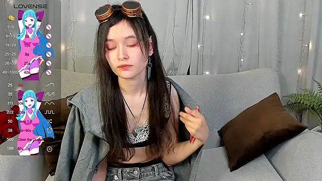 Emily Strikeee online show from March 17, 12:25 pm