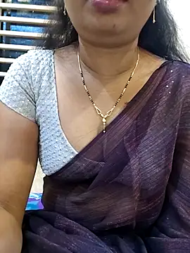 Snapshot of Lilly-queen chatting on November 9, 6:50 pm Lilly-queen online show from November 9, 6:50 pm