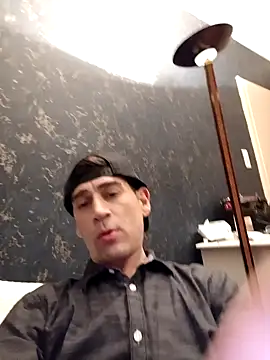 Snapshot of ElyasMatt chatting on January 17, 8:55 pm ElyasMatt online show from January 17, 8:55 pm