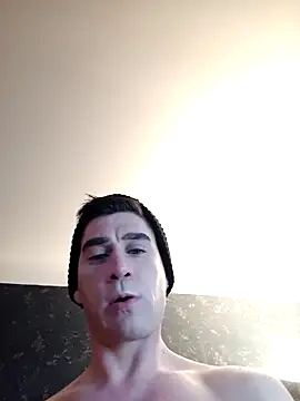 Snapshot of ElyasMatt chatting on March 6, 12:43 am ElyasMatt online show from March 6, 12:43 am