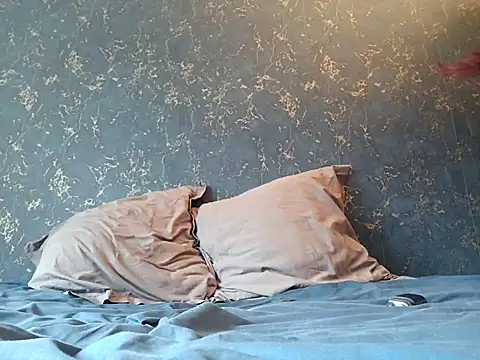 Snapshot of ElyasMatt chatting on November 8, 1:00 pm ElyasMatt online show from November 8, 1:00 pm