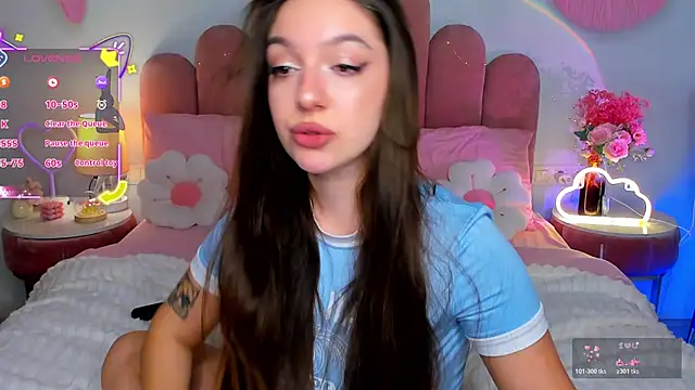 Snapshot of GiaCale chatting on November 14, 1:21 pm GiaCale online show from November 14, 1:21 pm