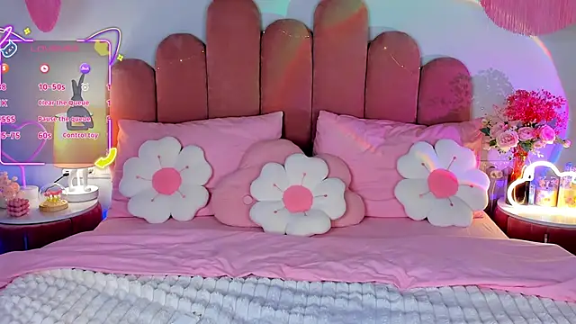 Snapshot of GiaCale chatting on November 18, 2:54 pm GiaCale online show from November 18, 2:54 pm