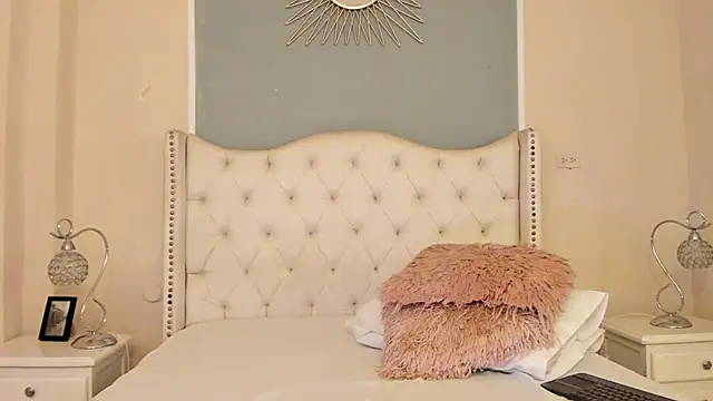 Snapshot of Ambar_Collingg chatting on February 8, 4:04 pm Ambar Collingg online show from February 8, 4:04 pm