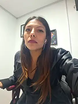 Snapshot of Selenakyle92_ chatting on December 24, 12:44 am Selenakyle92 online show from December 24, 12:44 am