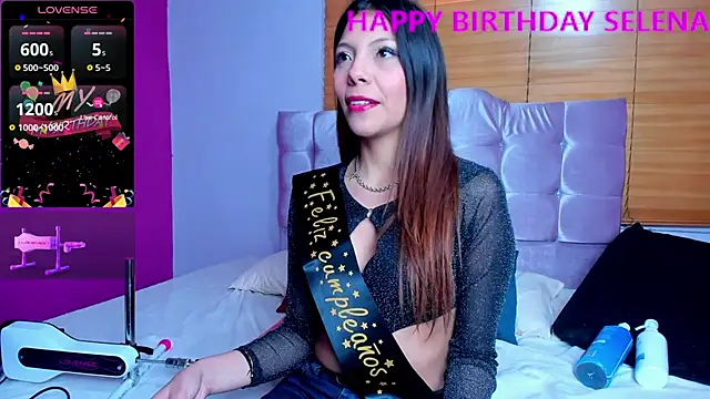 Snapshot of Selenakyle92_ chatting on February 1, 6:51 pm Selenakyle92 online show from February 1, 6:51 pm