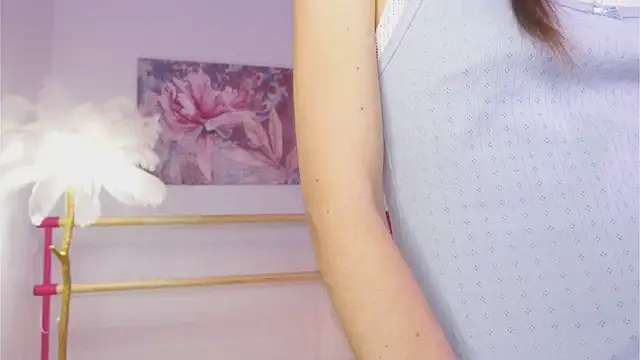 lylylovesyou online show from December 16, 5:38 am