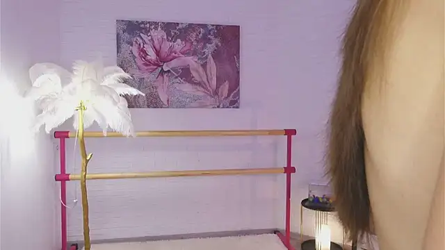 lylylovesyou online show from February 8, 10:07 am